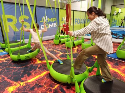 Hoch hin­aus im Jump-Dome – Ein sport­li­cher Aus­flug mit viel Spaß!