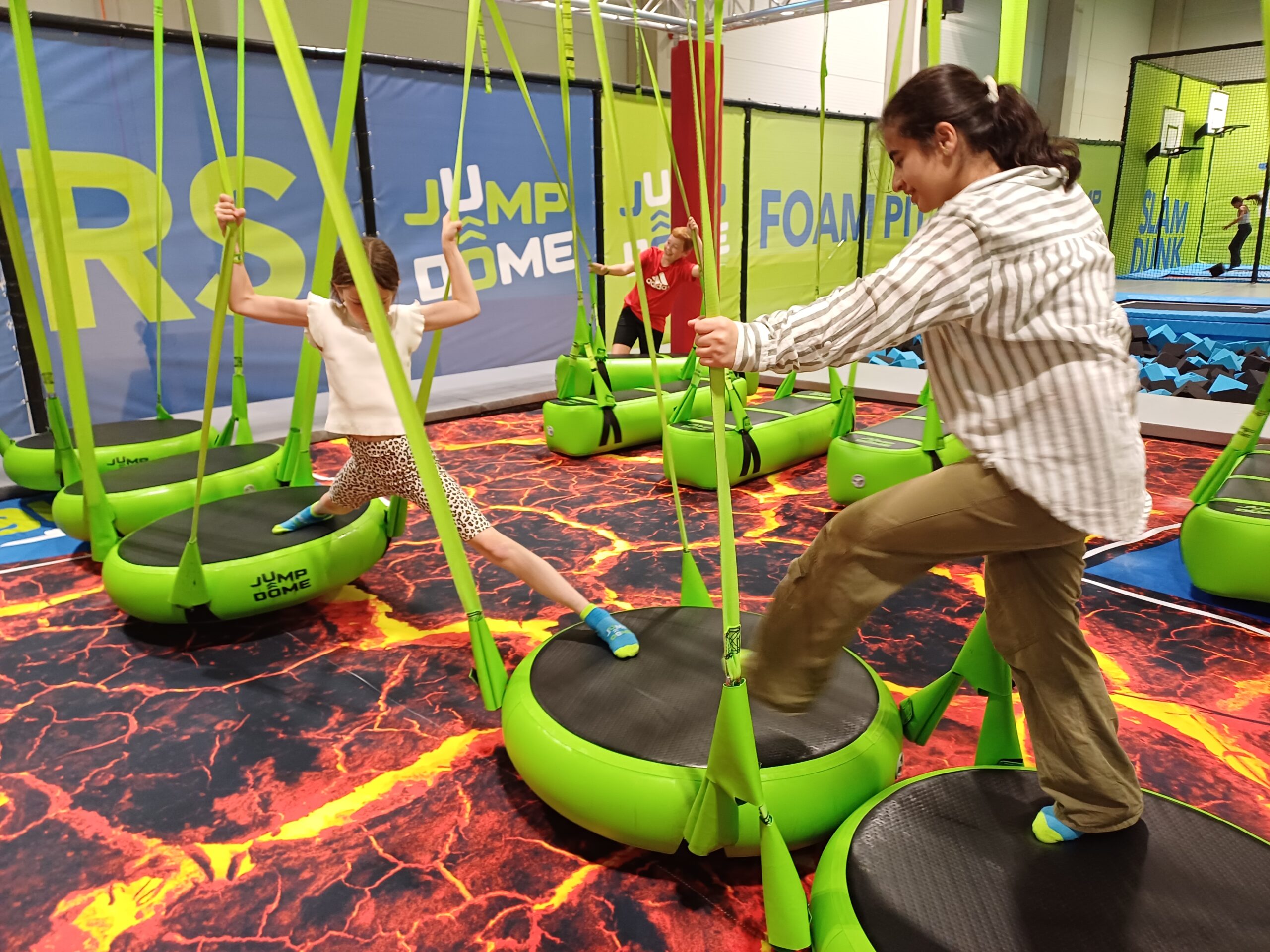 Hoch hin­aus im Jump-Dome – Ein sport­li­cher Aus­flug mit viel Spaß!